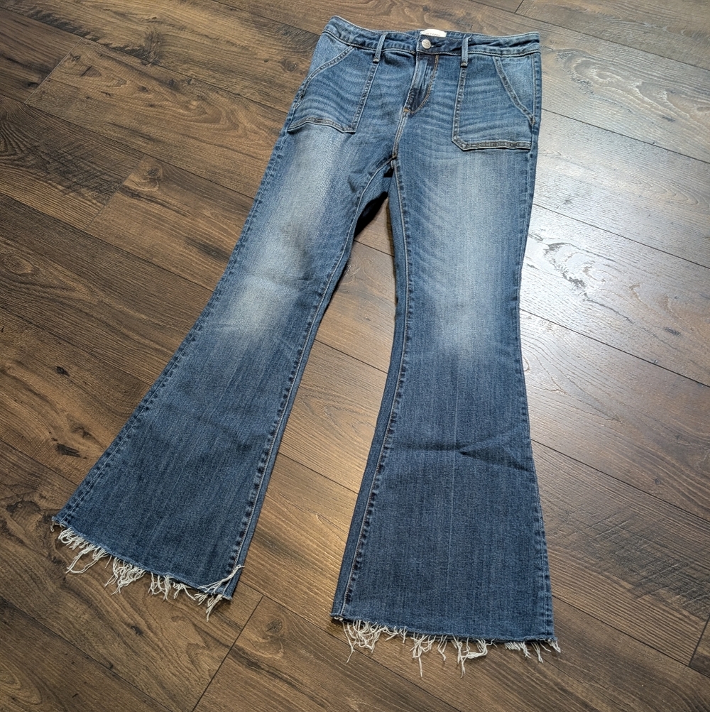 DRIFTWOOD Denim Farrah Flare Jeans Distressed‎ Hem Size 29